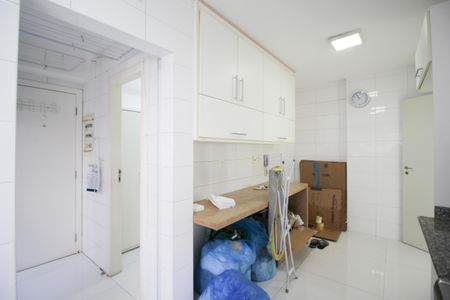 Apartamento à venda com 140m², 3 quartos e 2 vagas Apartamento à venda com 140m², 3 quartos e 2 vagasÁrea de Serviço