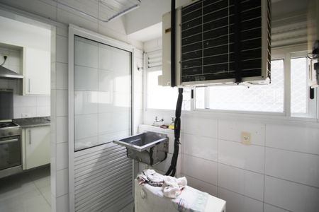 Apartamento à venda com 140m², 3 quartos e 2 vagas Apartamento à venda com 140m², 3 quartos e 2 vagasÁrea de Serviço