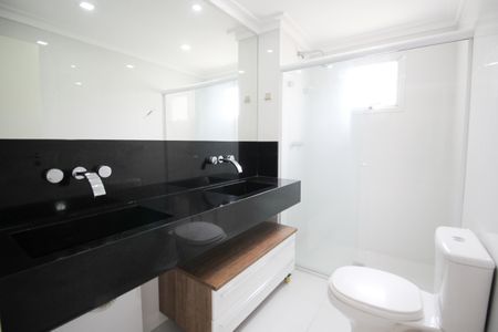 Apartamento à venda com 140m², 3 quartos e 2 vagas Apartamento à venda com 140m², 3 quartos e 2 vagasBanheiro da Suíte 1