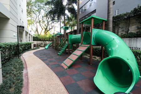 Apartamento à venda com 140m², 3 quartos e 2 vagas Apartamento à venda com 140m², 3 quartos e 2 vagasÁrea comum - Playground