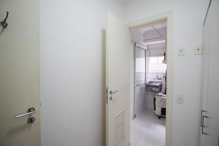 Apartamento à venda com 140m², 3 quartos e 2 vagas Apartamento à venda com 140m², 3 quartos e 2 vagasQuarto de Serviço