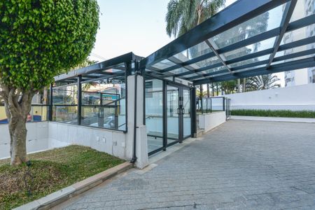 Apartamento à venda com 80m², 3 quartos e 2 vagas Apartamento à venda com 80m², 3 quartos e 2 vagasFachada e portaria