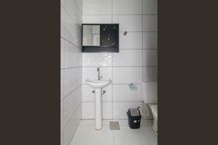 Banheiro de apartamento para alugar com 1 quarto, 40m² em Partenon, Porto Alegre
