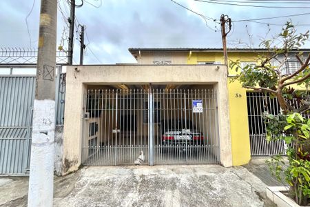 Casa à venda com 120m², 2 quartos e 2 vagas Casa à venda com 120m², 2 quartos e 2 vagasFachada