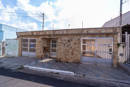 Casa à venda com 200m², 3 quartos e 3 vagasFachada