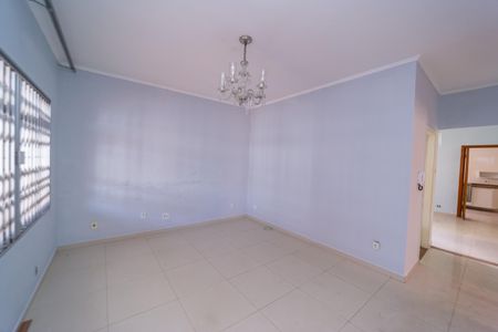 Casa à venda com 200m², 3 quartos e 3 vagasSala