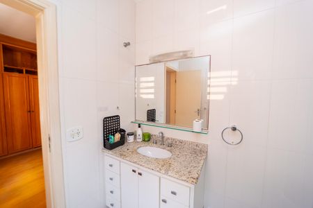 Casa à venda com 200m², 3 quartos e 3 vagasBanheiro da Suíte 1