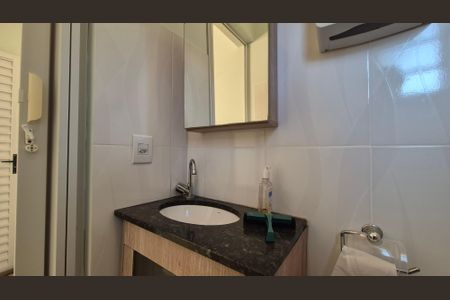 Casa à venda com 215m², 3 quartos e 2 vagas Casa à venda com 215m², 3 quartos e 2 vagasBanheiro de Serviço