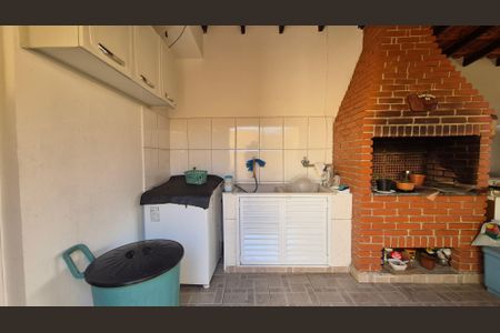 Casa à venda com 215m², 3 quartos e 2 vagas Casa à venda com 215m², 3 quartos e 2 vagasÁrea de Serviço