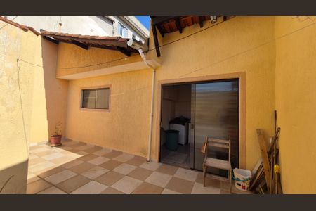 Casa à venda com 215m², 3 quartos e 2 vagas Casa à venda com 215m², 3 quartos e 2 vagasÁrea Externa