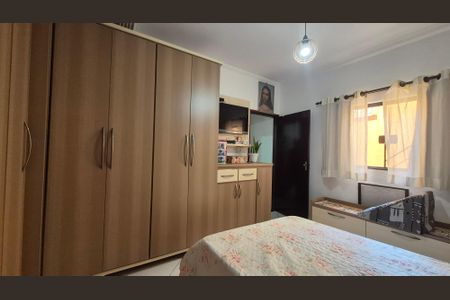 Casa à venda com 215m², 3 quartos e 2 vagas Casa à venda com 215m², 3 quartos e 2 vagasSuíte