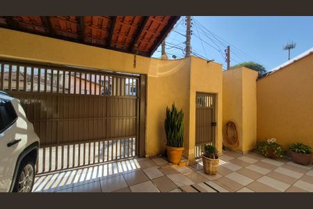 Casa à venda com 215m², 3 quartos e 2 vagas Casa à venda com 215m², 3 quartos e 2 vagasGaragem