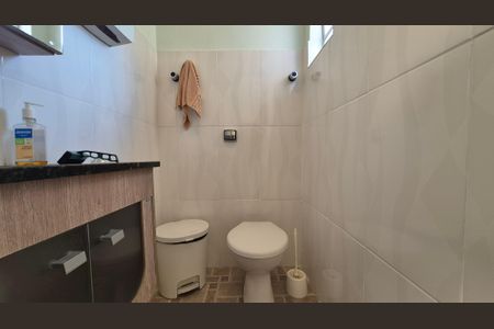 Casa à venda com 215m², 3 quartos e 2 vagas Casa à venda com 215m², 3 quartos e 2 vagasBanheiro de Serviço