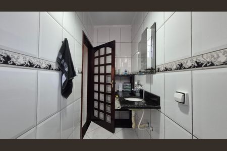 Casa à venda com 215m², 3 quartos e 2 vagas Casa à venda com 215m², 3 quartos e 2 vagasBanheiro da suíte