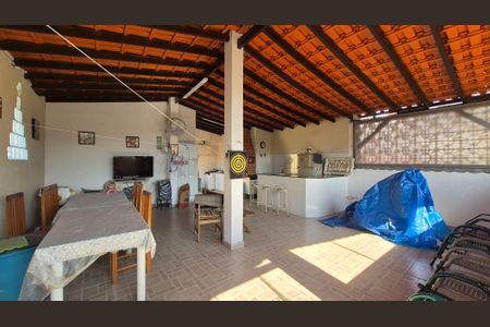 Casa à venda com 215m², 3 quartos e 2 vagas Casa à venda com 215m², 3 quartos e 2 vagasÁrea Externa