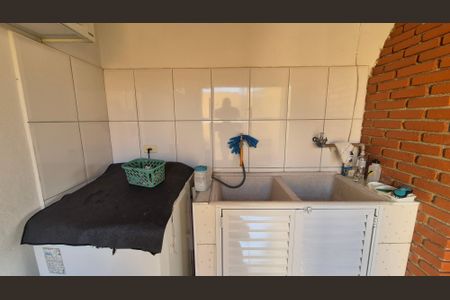 Casa à venda com 215m², 3 quartos e 2 vagas Casa à venda com 215m², 3 quartos e 2 vagasÁrea de Serviço