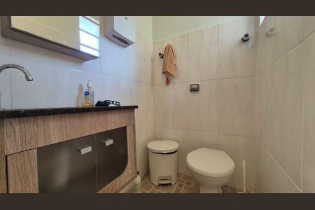 Casa à venda com 215m², 3 quartos e 2 vagas Casa à venda com 215m², 3 quartos e 2 vagasBanheiro de Serviço