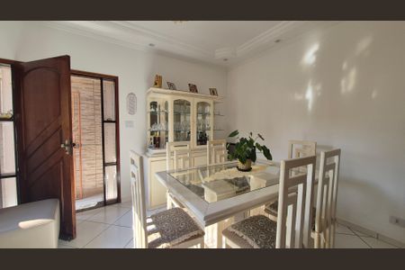 Casa à venda com 215m², 3 quartos e 2 vagas Casa à venda com 215m², 3 quartos e 2 vagasSala