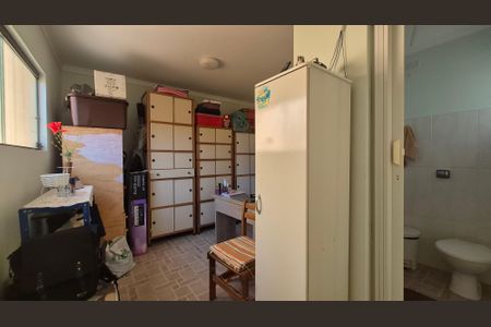 Casa à venda com 215m², 3 quartos e 2 vagas Casa à venda com 215m², 3 quartos e 2 vagasQuarto de serviço