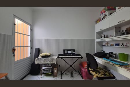 Casa à venda com 215m², 3 quartos e 2 vagas Casa à venda com 215m², 3 quartos e 2 vagasQuarto