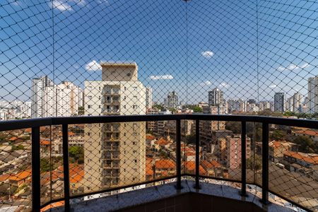 Apartamento à venda com 216m², 3 quartos e 4 vagasVaranda do Quarto 