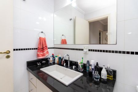 Apartamento à venda com 216m², 3 quartos e 4 vagasBanheiro da Suíte 2