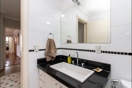 Apartamento à venda com 216m², 3 quartos e 4 vagasBanheiro Social