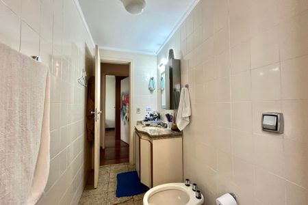 Apartamento à venda com 133m², 4 quartos e 2 vagas Apartamento à venda com 133m², 4 quartos e 2 vagasBanheiro Corredor