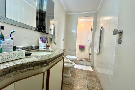 Apartamento à venda com 133m², 4 quartos e 2 vagas Apartamento à venda com 133m², 4 quartos e 2 vagasBanheiro Corredor