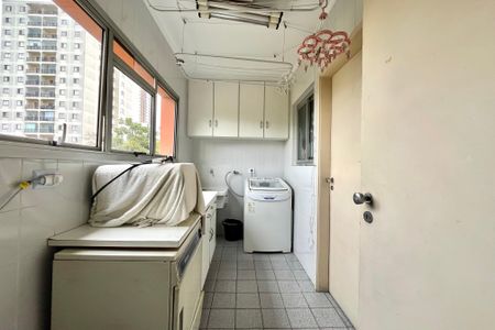 Apartamento à venda com 133m², 4 quartos e 2 vagas Apartamento à venda com 133m², 4 quartos e 2 vagasÁrea de Serviço