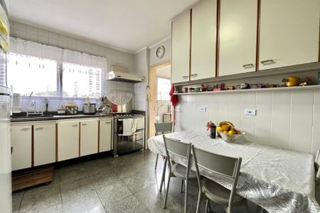 Apartamento à venda com 133m², 4 quartos e 2 vagas Apartamento à venda com 133m², 4 quartos e 2 vagasCozinha