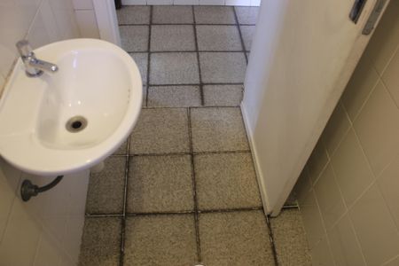 Casa à venda com 400m², 4 quartos e 5 vagasBanheiro da edícula