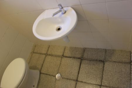 Casa à venda com 400m², 4 quartos e 5 vagasBanheiro da edícula