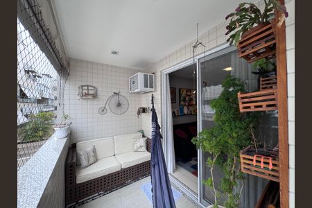 Apartamento à venda com 85m², 2 quartos e 2 vagasVaranda