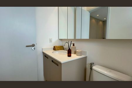 Apartamento à venda com 195m², 3 quartos e 3 vagas Apartamento à venda com 195m², 3 quartos e 3 vagasBanheiro da Suíte 2