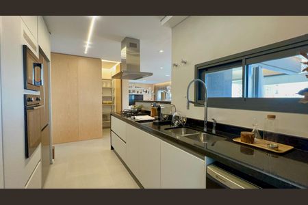 Apartamento à venda com 195m², 3 quartos e 3 vagas Apartamento à venda com 195m², 3 quartos e 3 vagasCozinha