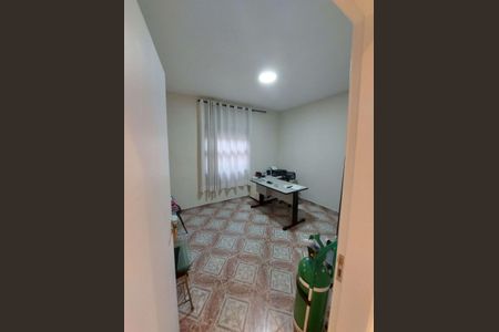 Casa à venda com 270m², 5 quartos e 4 vagas Casa à venda com 270m², 5 quartos e 4 vagasFoto 09