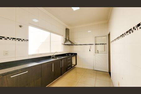 Sala de casa para alugar com 3 quartos, 200m² em Jardim do Sol, Campinas