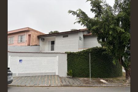 Casa à venda com 210m², 3 quartos e 2 vagas Casa à venda com 210m², 3 quartos e 2 vagasFachada
