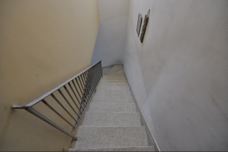 Casa à venda com 210m², 3 quartos e 2 vagasEscada