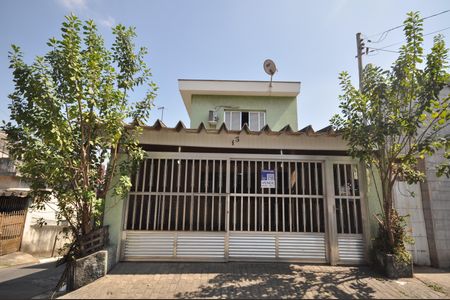 Casa à venda com 210m², 3 quartos e 2 vagasFachada