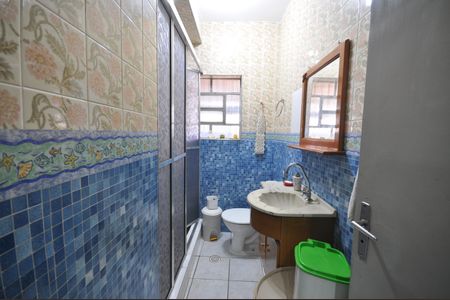 Casa à venda com 210m², 3 quartos e 2 vagasBanheiro 2