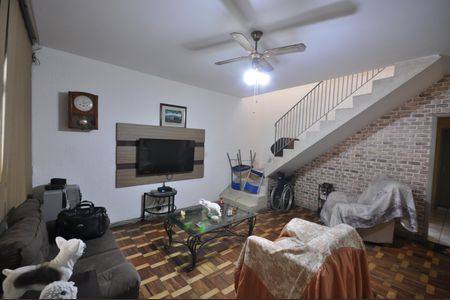 Casa à venda com 210m², 3 quartos e 2 vagasSala