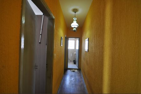 Casa à venda com 210m², 3 quartos e 2 vagasCorredor