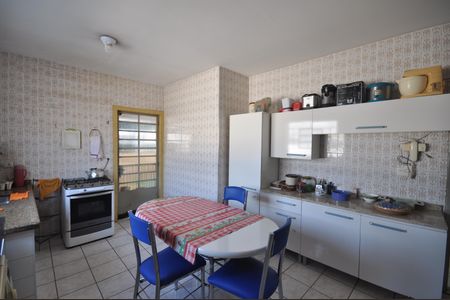 Casa à venda com 210m², 3 quartos e 2 vagasCozinha