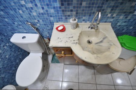 Casa à venda com 210m², 3 quartos e 2 vagasBanheiro 2