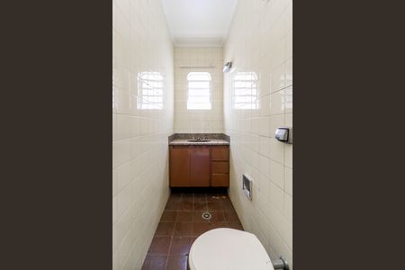 Casa à venda com 250m², 4 quartos e 3 vagas Casa à venda com 250m², 4 quartos e 3 vagasLavabo