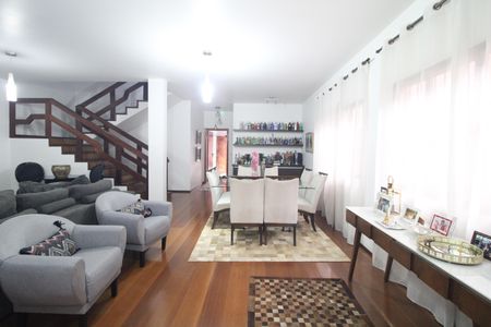 Casa à venda com 199m², 3 quartos e 3 vagasSala