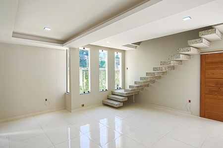 Sala de casa à venda com 4 quartos, 210m² em Taquara, Rio de Janeiro