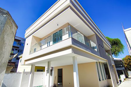 Casa à venda com 210m², 4 quartos e 4 vagasFachada